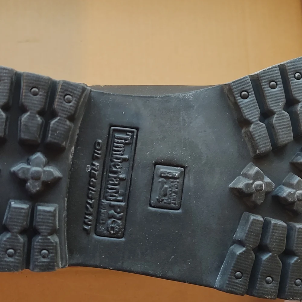 Timberland Black Ankle-High Boots with Rugged Sole - Picture 4 of 7